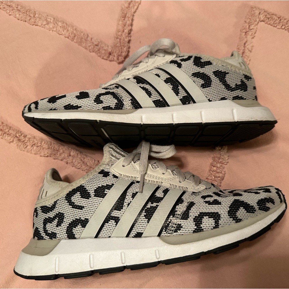 adidas Originals Swift Run sneakers in black leopard print size 7.5